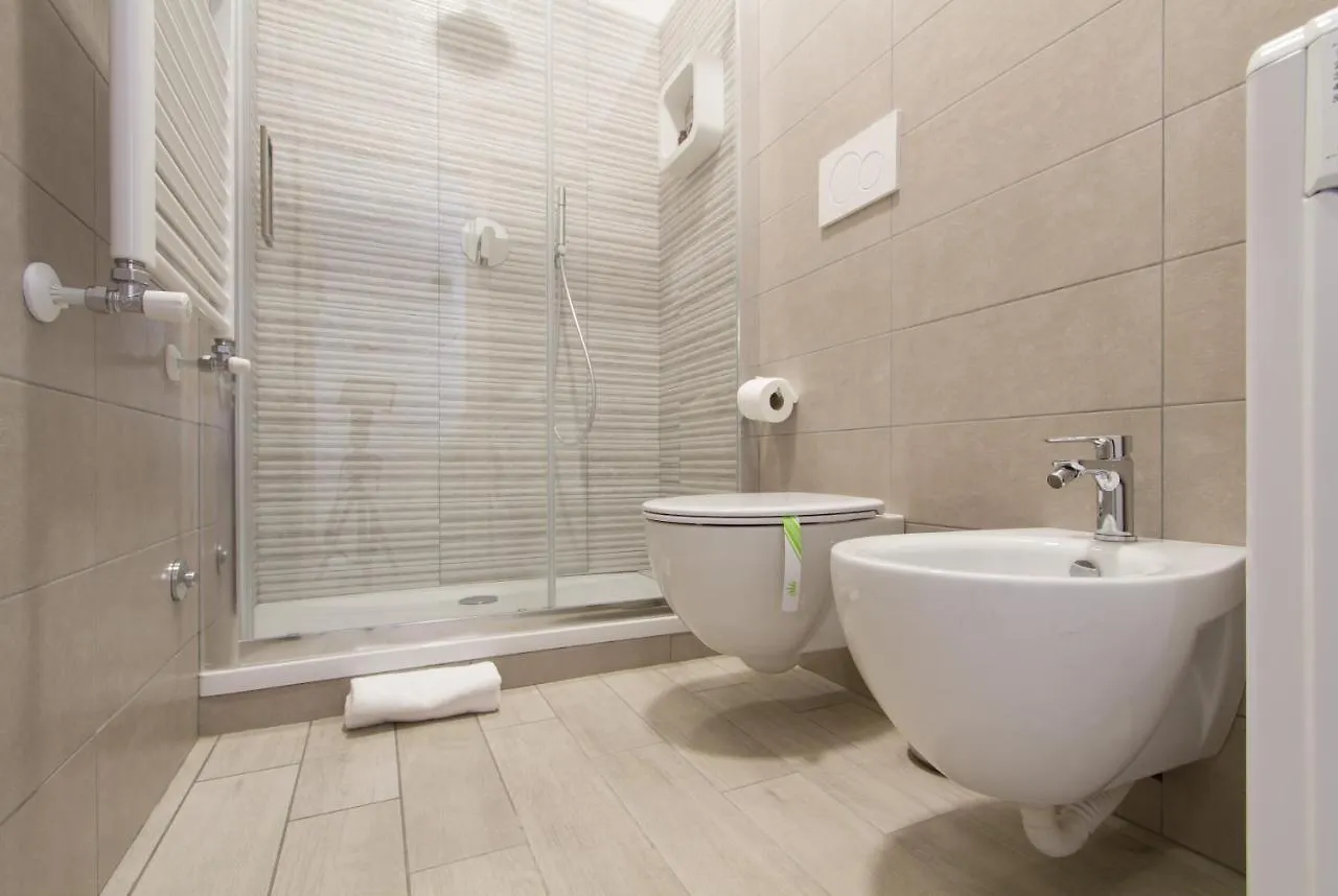 Homilan Apartment 0*, Milan